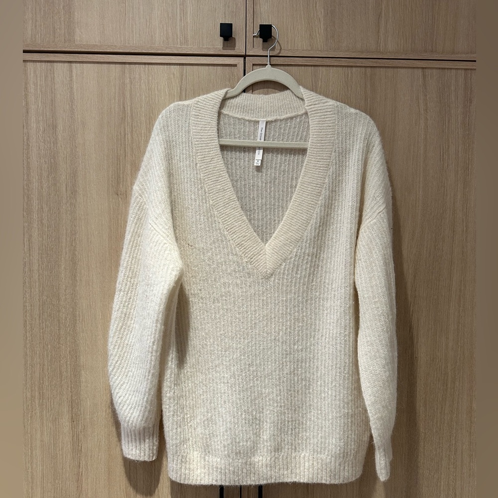Cream wool and alpaca knit The Group Babaton sweater